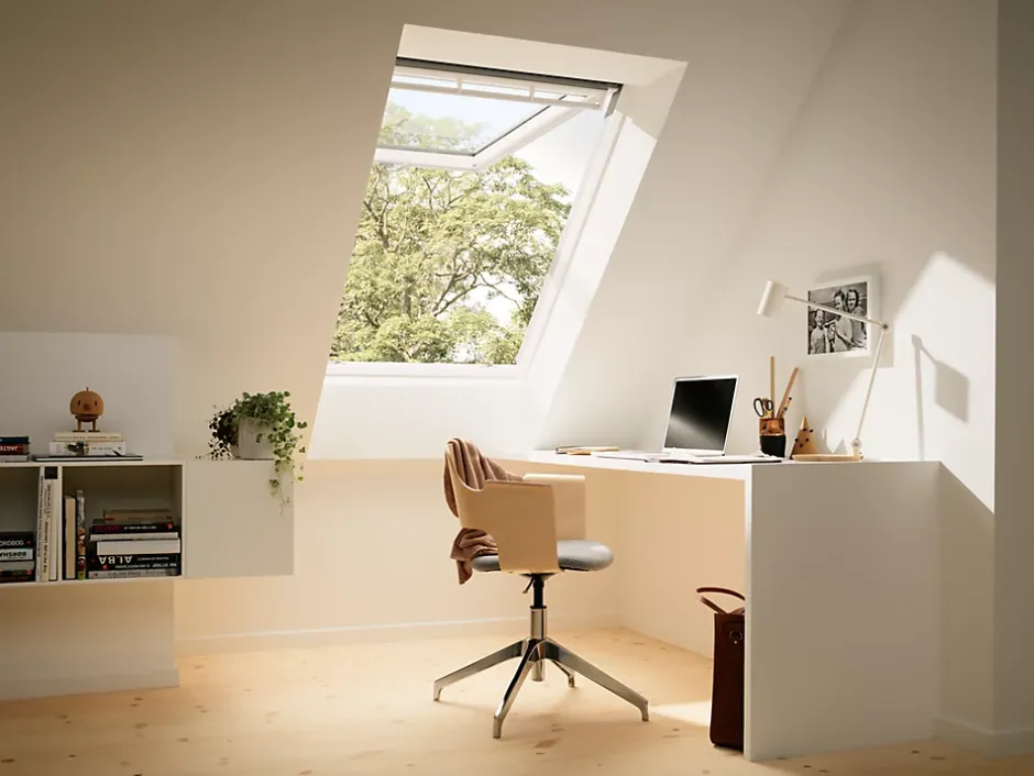 Velux Fenêtre de toit à projection Confort Whitefinish - bois peint en blanc L. 78 x H. 140 cm (GPL 2076 MK08)