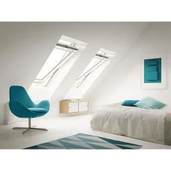 Velux Fenêtre de toit à rotation Standard Whitefinish - bois peint en blanc L. 114 x H. 118 cm (GGL 2054 SK06)