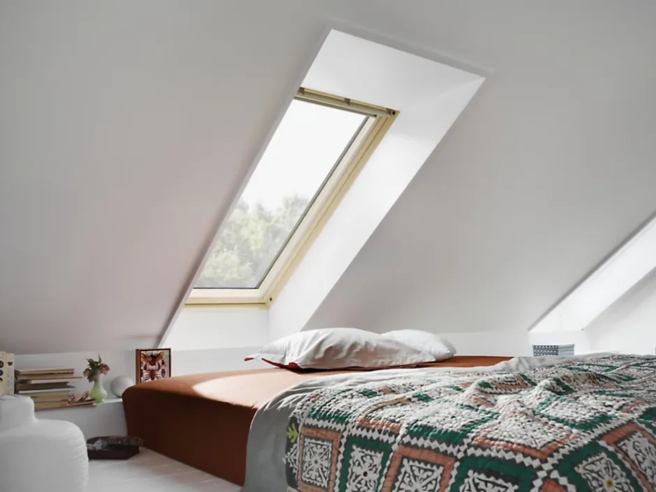 Fenêtre de toit à rotation Standard Clearfinish - bois/pin L. 55 x H. 78 cm (GGL 3054 CK02)-Velux Discount