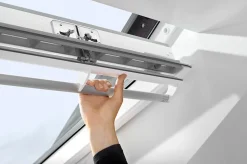 Fenêtre de toit à rotation Standard Whitefinish - bois peint en blanc L. 55 x H. 78 cm (GGL 2054 CK02)-Velux Hot