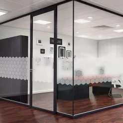 Ambiance Sticker Film Fenêtre Anti Regard Occultant - HEXAGONES - Stickers pour Vitre & Porte de Douche - 50 x 90 cm -50 stickers hexagones 10x9 cm