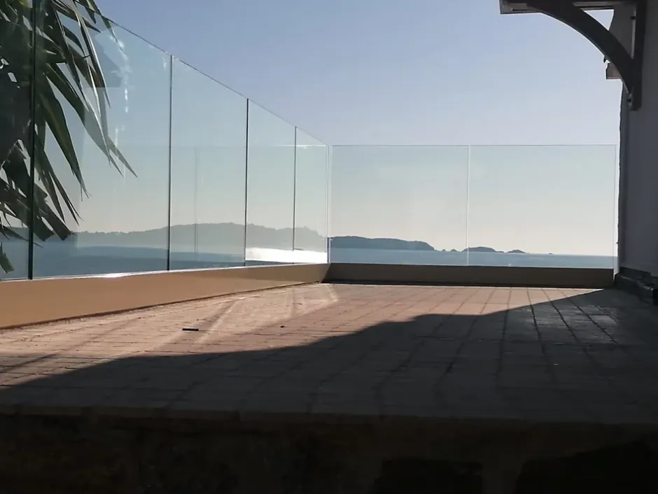 Garde-corps en verre SB360 réglable sur mesure - Anodisé-Sbalu Outlet