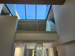 Garde-corps en verre SB360 réglable sur mesure - Anodisé-Sbalu Outlet