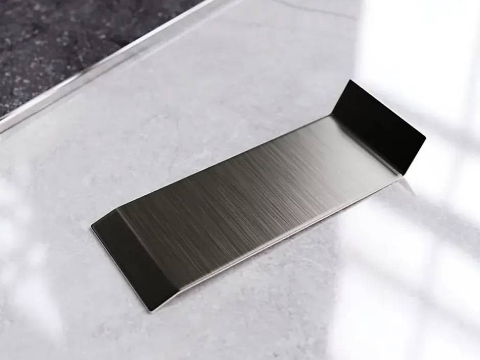 Joint FI en acier inoxydable pour plinthe Noir satiné - 80mm x 30mm x 12mm-Ilcom Clearance