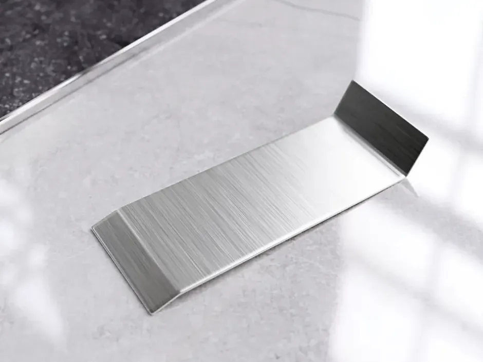 Joint FI en acier inoxydable pour plinthe Argent satiné - 80mm x 30mm x 12mm-Ilcom Outlet