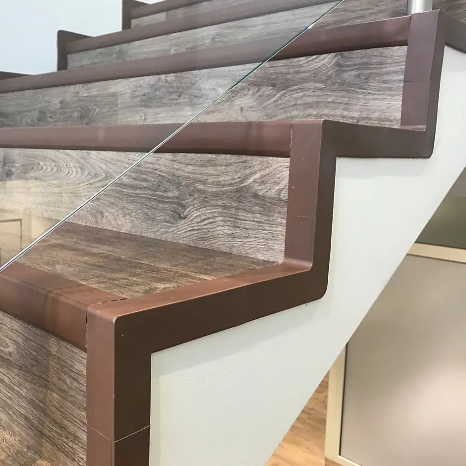 Quest KIT de finition pour escaliers en PVC, marron, 1m