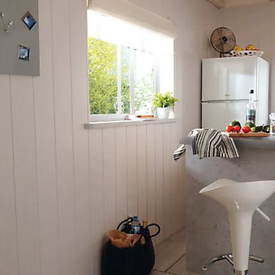 Lambris MDF frêne blanc (vendu à la botte)