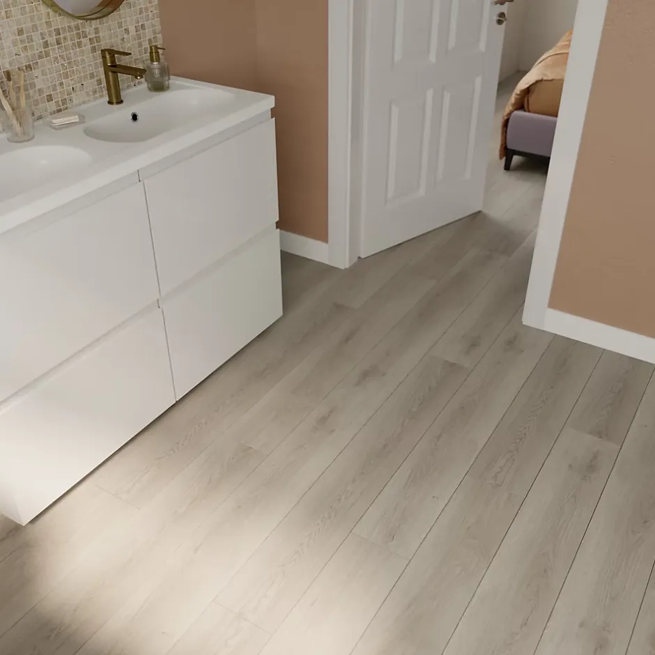 Lame PVC clipsable Mambo plus 18x122 cm décor bois gris brun avec sous-couche intégrée (vendue au carton)-GoodHome