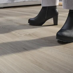 Lame PVC clipsable Mambo plus 18x122 cm décor bois gris brun avec sous-couche intégrée (vendue au carton)-GoodHome