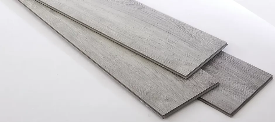 Tarkett Lame PVC clipsable Starfloor Ultimate décor bois gris 17,6 x 121,3 cm (vendue au carton)