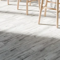 GoodHome Lames PVC Clipsable - Ep. 4 mm - GARANTIE 15 ans - Bois Gris Clair - Dimensions L 122 x l 18 cm