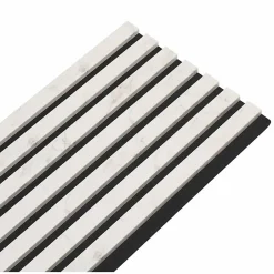 Decoon Lot de 7 Panneaux muraux tasseaux bois 120 x 30 x 1,9 cm - Tête de lit - Lamelles décor marbre blanc / feutrine noir - 2,52m²