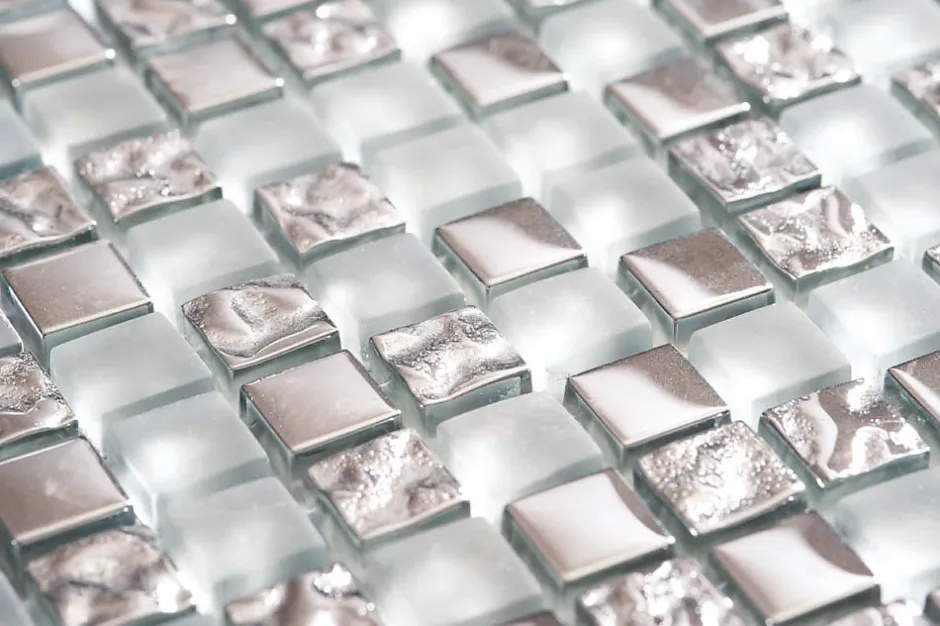 Carrelage Signature Mosaique de Verre Blanc et Verre Chrome 1.5 X 1.5 Cm - vendu par plaque de 30X30 Cm -