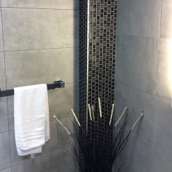 Carrelage Signature Mosaique de Verre Noir Ligne Argent 3.2X3.2 cm - vendu par plaque de 30.5x30.5 cm-