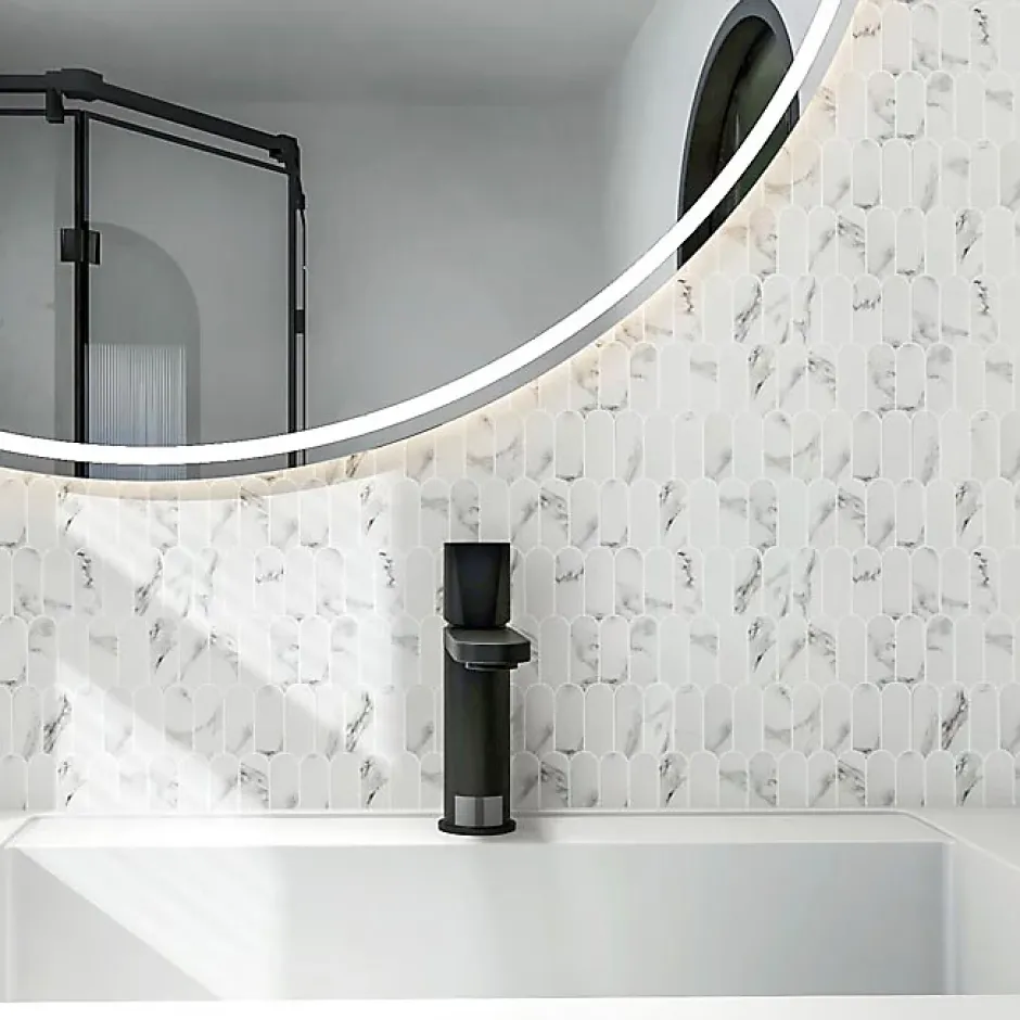 Carrelage Signature Mosaique de Verre Recycle blanc et Marbré forme Ecaille Longue - vendu par plaque de 29,8X25,8 cm -