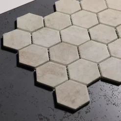 Ilcom Mosaïque de verre pressé antidérapant R11 pour salle de bain ou cuisine 43.5cm x 34.5cm - Taupe Stone Light Matt (0,15m²)