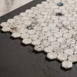 Mosaïque de verre pressé antidérapant R11 sur maille pour salle de bain ou cuisine 52 cm x 34 cm - Hexa calacatta (0,166m²)-Ilcom