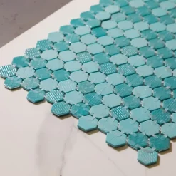 Ilcom Mosaïque de verre pressé antidérapant sur maille pour salle de bain ou cuisine 52 cm x 34 cm - Hexa artistic (0,166m²)