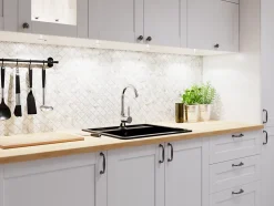 Mosaïque en céramique sur maille pour salle de bain ou cuisine 28.2 cm x 30 cm - Marble Arabesque-Ilcom