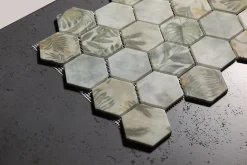 Ilcom Mosaïque en verre pressé sur filet pour salle de bain et cuisine 43.5cm x 32cm - Botanic Green Garden Matt