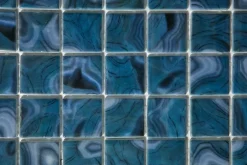 Mosaïque en verre pressé sur maille pour piscine 31.5cm x 47.7cm - Modena Praga Pool (0,151m²)-Ilcom Hot