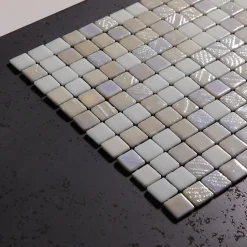 Mosaïque en verre pressé sur maille pour piscine 32.5cm x 51.5cm - Alves Blend White (0,167m²)-Ilcom Online