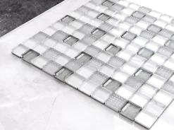 Ilcom Mosaïque en verre sur filet pour salle de bain ou cuisine 30 cm x 30 cm - Crushed white silver