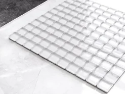 Mosaïque en verre sur filet pour salle de bain ou cuisine 30 cm x 30 cm - Perfect white-Ilcom Best