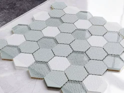 Ilcom Mosaïque en verre sur filet pour salle de bain et cuisine 30.3 cm x 30 cm - White Lava