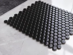 Mosaïque sur résille pour salle de bain et cuisine en céramique 31.7 cm x 29.3 cm- Black dots-Ilcom Clearance