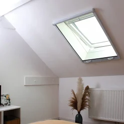 Moustiquaire enroulable alu blanc pour fenêtre de toit L 140 cm x H 150 cm-Volet-Moustiquaire Clearance