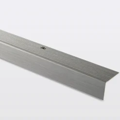 GoodHome Nez de marche en aluminium décor argent foncé brossé 35 x 25 x 900 mm