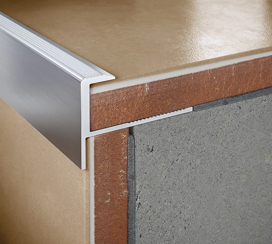 Diall Nez de marche extérieur carré aluminium brut argent lisse 28mmx250cm