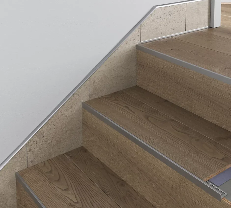 Diall Nez de marche extérieur carré aluminium brut argent lisse 28mmx250cm