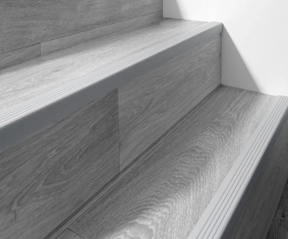 Nez de marche PVC 40x25mm, , profilé d'escalier ND, auto-adhésif, antidérapant, d'escalier-protection, gris, 0.7m-Quest Discount