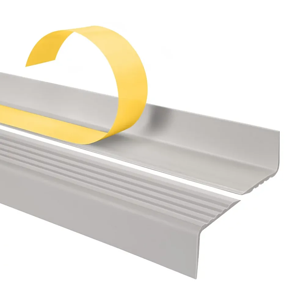 Nez de marche PVC 40x25mm, , profilé d'escalier ND, auto-adhésif, antidérapant, d'escalier-protection, gris clair, 1.3m-Quest Discount