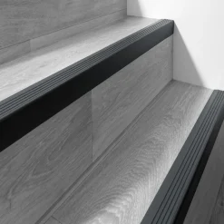 Quest Nez de marche PVC 50x42mm, , profilé d'escalier RGP, auto-adhésif, antidérapant, d'escalier-protection, gris foncé, 0.9m