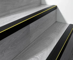 Nez de marche PVC 40x40mm, , profilé d'escalier RD-ON, antidérapant, d'escalier-protection, noir, 1.5m-Quest