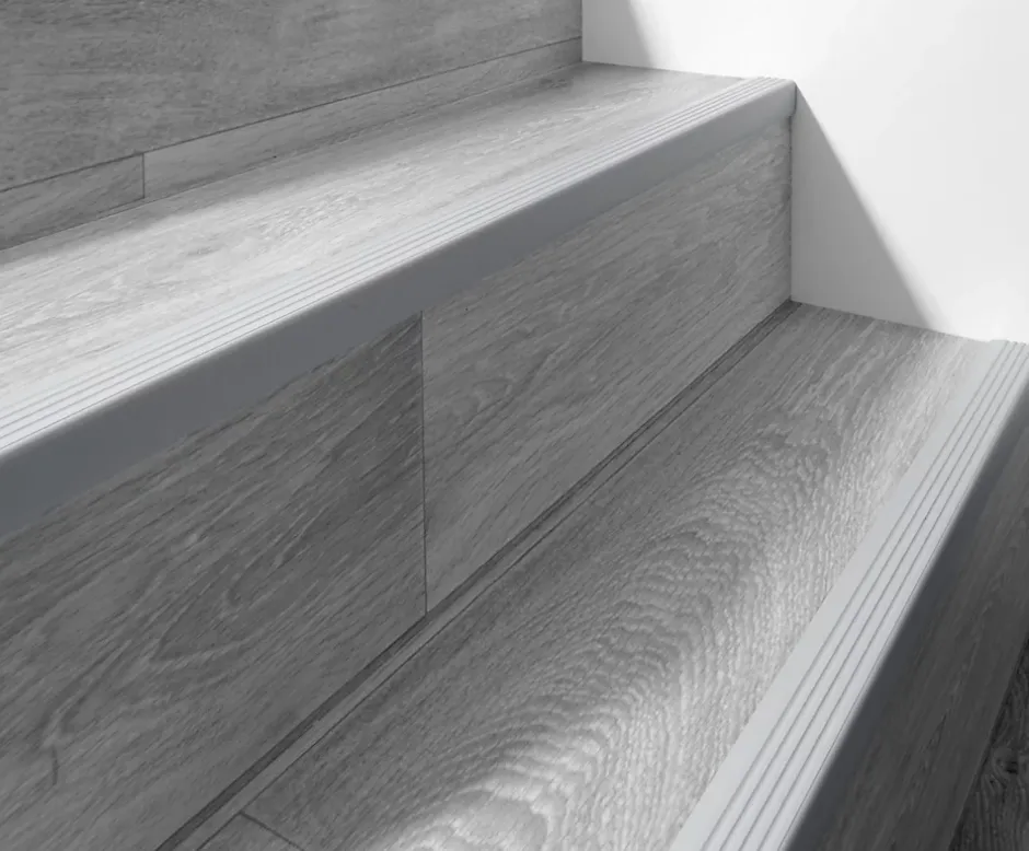 Quest Nez de marche PVC 40x25mm, , profilé d'escalier ND, auto-adhésif, antidérapant, d'escalier-protection, gris, 1.3m