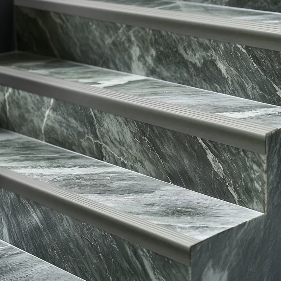 Quest Nez de marche PVC 40x25mm, , profilé d'escalier ND, auto-adhésif, antidérapant, d'escalier-protection, vert clair, 0.9m