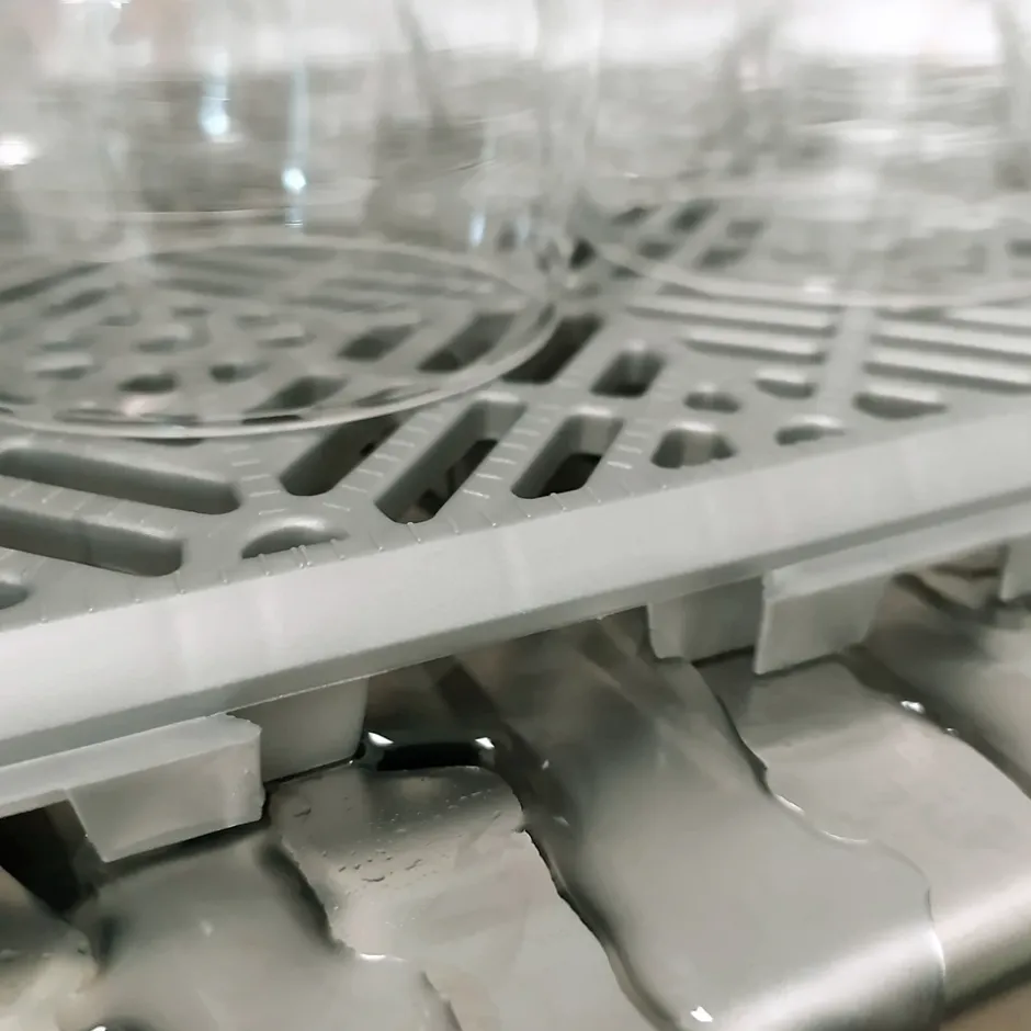 Pack 200 dalles auto-ventilées 30x30x1,5cm (18m² - Gris aluminium). Hôtellerie, chambres froides, garde-manger, bar, zones humides-Antihumedades Discount