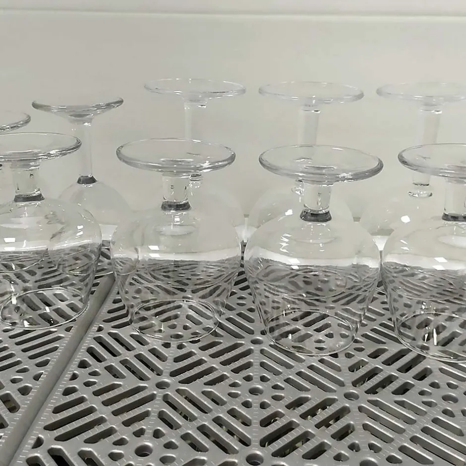 Pack 200 dalles auto-ventilées 30x30x1,5cm (18m² - Gris aluminium). Hôtellerie, chambres froides, garde-manger, bar, zones humides-Antihumedades Discount