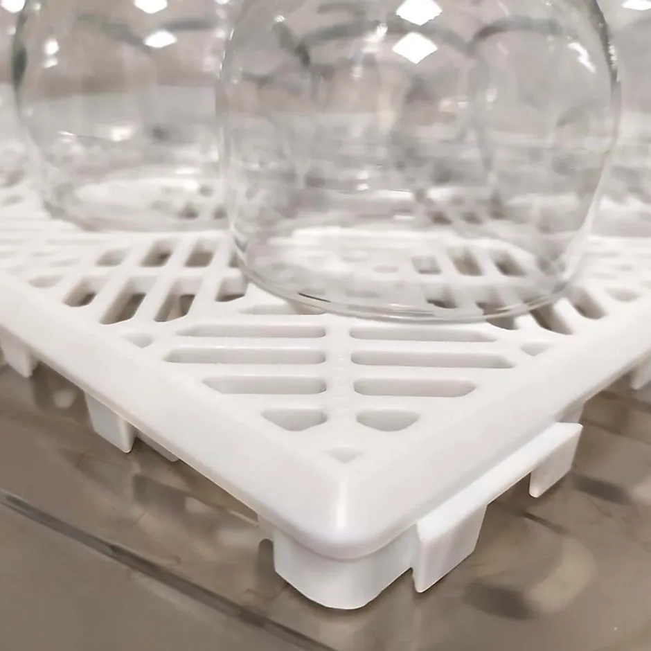 Pack 12 dalles auto-ventilées 30x30x1,5cm (1m² - Blanc). Hôtellerie, chambres froides, garde-manger, bar, zones humides-Antihumedades