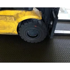 Pack de 10 Dalles PVC Clipsables Noires 50x50 cm Antidérapantes - Revêtement de Sol Garage, Atelier-Intec Outlet