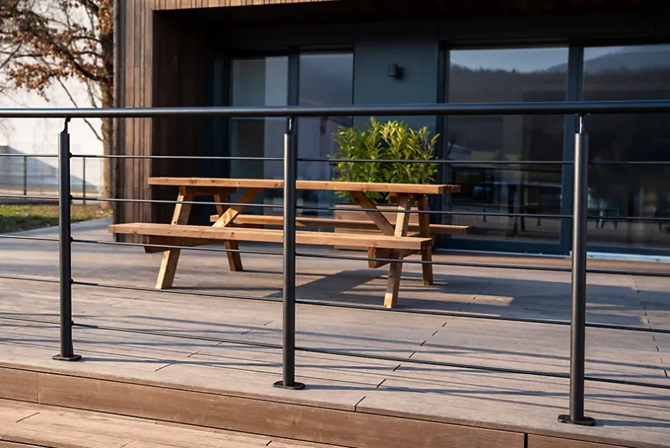 Burger Pack garde-corps 2m Opalu noir pose à plat