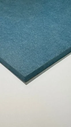 Panneau médium teinté dans la masse Forescolor bleu 122 x 61 cm, ép.16 mm-Produx Clearance