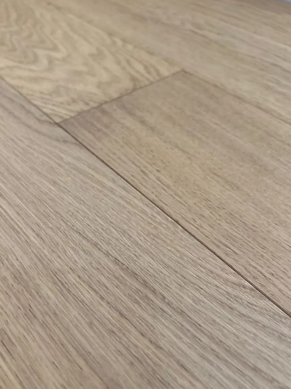 Parquet Chêne contrecollé verni brossé Pr Bis (petits nœuds) invisible Chelsea 150x14mm - LV - 4mm de couche d'usure-Premibel Parquet Discount