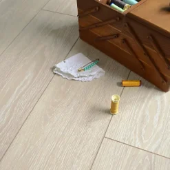 Parquet flottant Stratifié - KronoSwiss Noblesse V4 - Chêne Strasbourg 5G - Paquet de 2,131 m²-Décoweb Discount