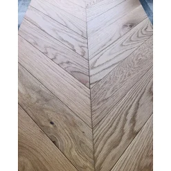 Parquet point de hongrie en chêne contrecollé style haussamnn FLAVIE-Aelle Carrelage Outlet