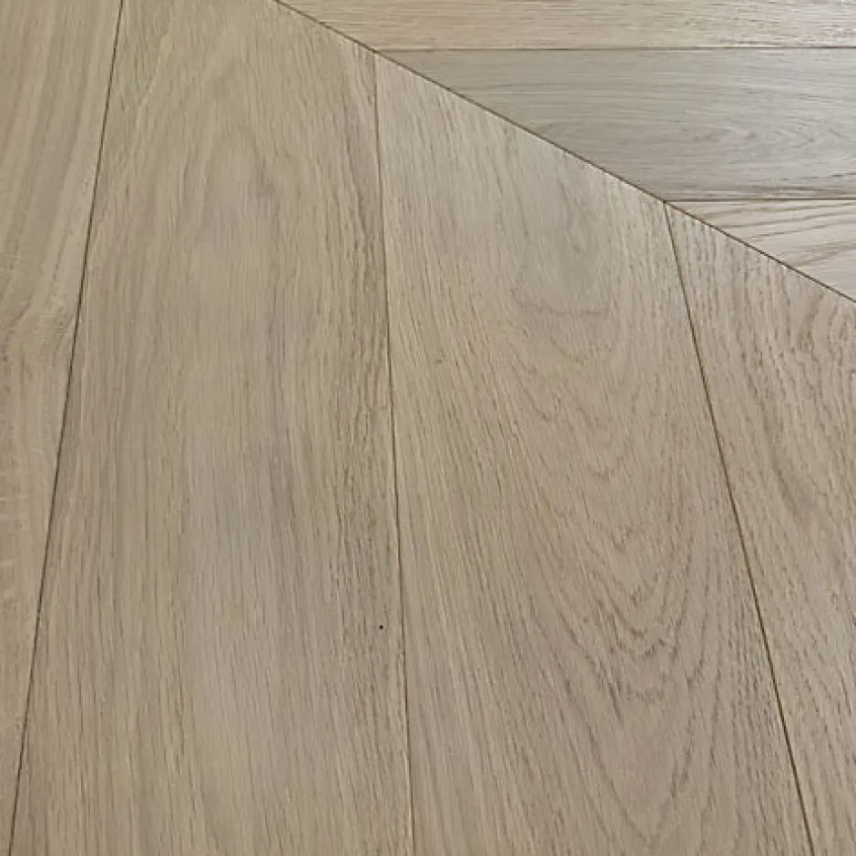 Parquet Point de Hongrie Chêne contrecollé verni brossé Pr Bis Invisible Newcastle 125x15X780mm - 4mm de couche d'usure-Premibel Parquet New